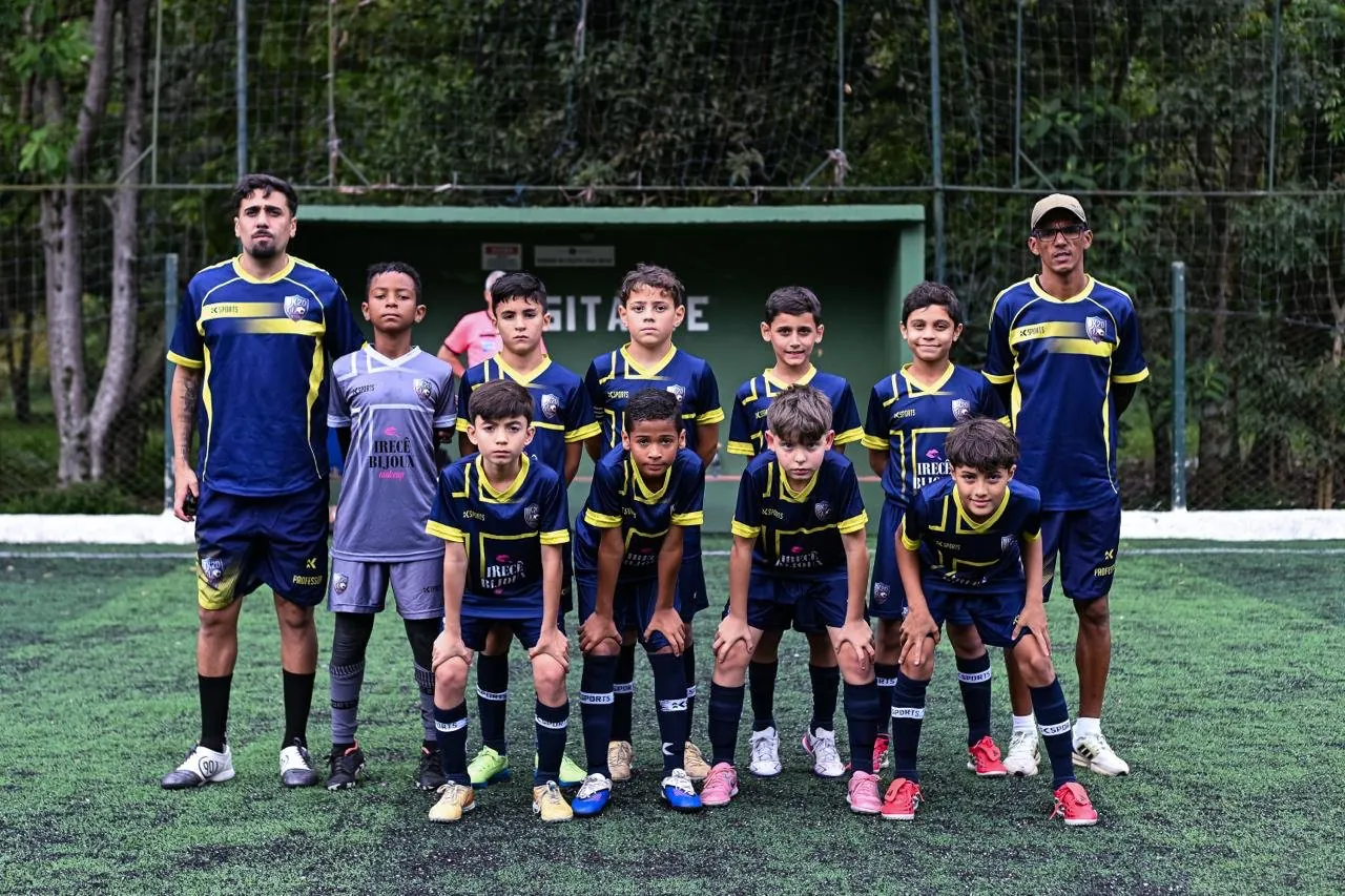 Atletas da JK20 Academy, escola de futebol no Jaraguá, São Paulo