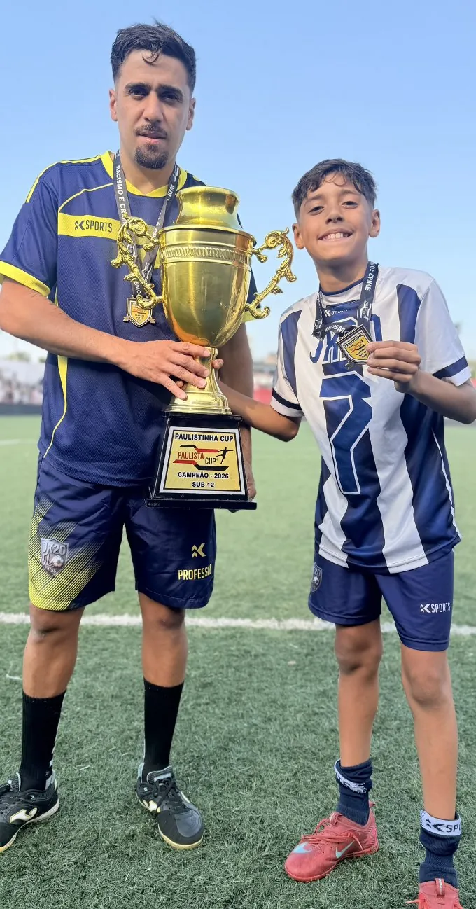 Atletas da JK20 Academy, escola de futebol no Jaraguá, São Paulo
